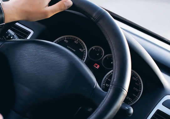 Guide explaining the most serious car dashboard warning lights